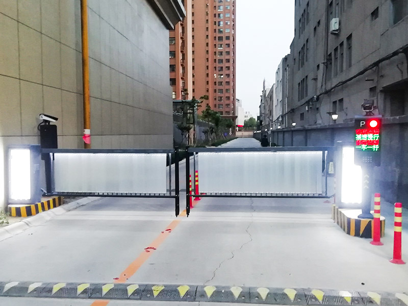 小區(qū)廣告道閘案例