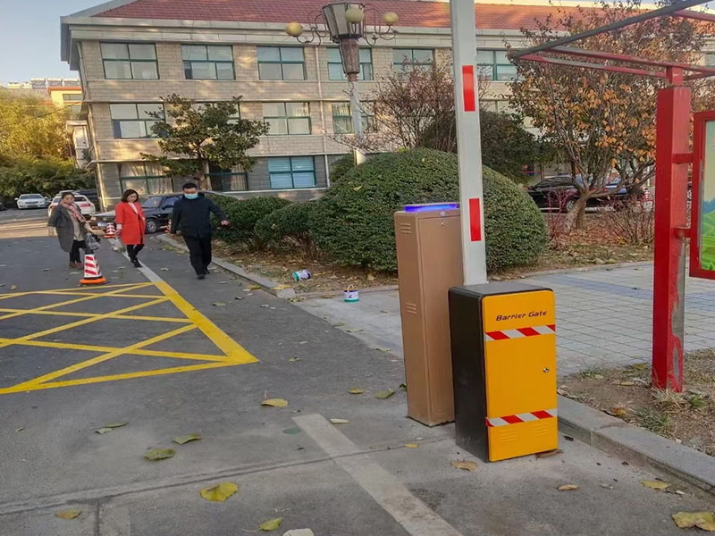 濟南小區(qū)門口道閘安裝案例